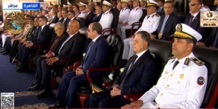 الرئيس السيسي يشهد السلام الوطني قبل بدء حفل تخرج طلاب أكاديمية الشرطة 2026 - تواصل نيوز