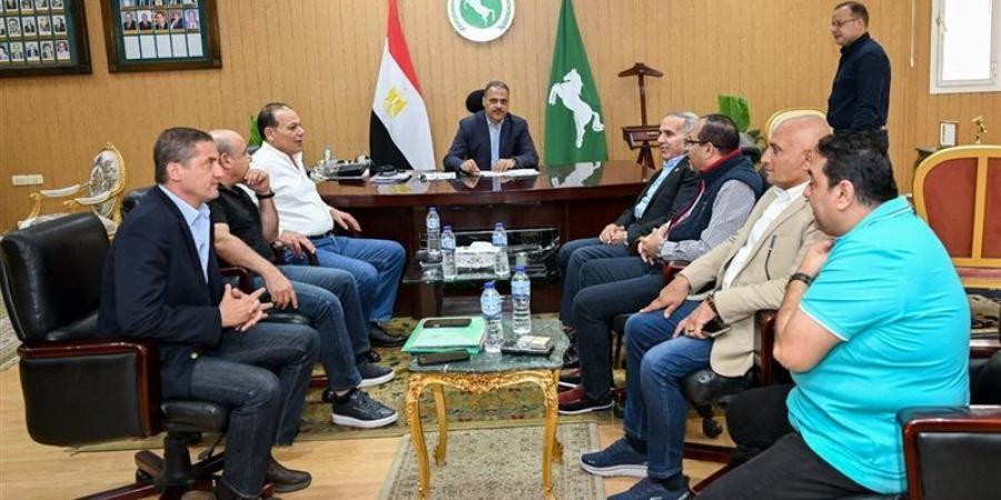 محافظ الشرقية يلتقي عددا من نواب البرلمان لحل مشاكل دوائرهم - تواصل نيوز