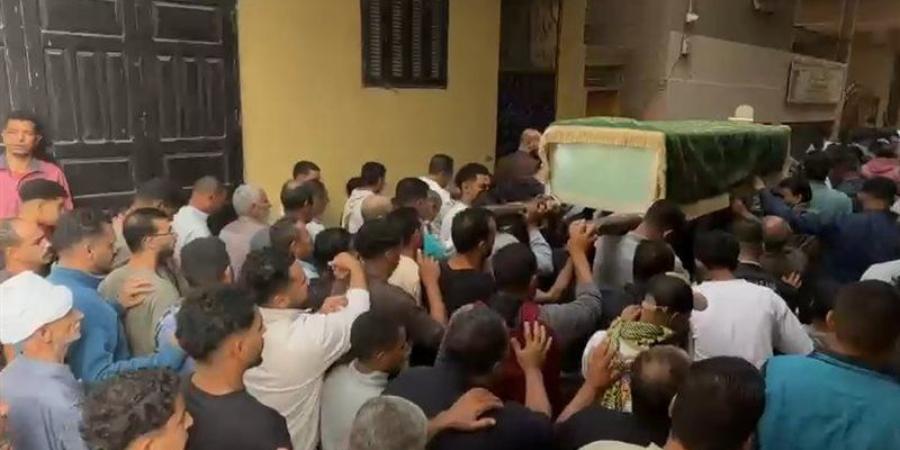 بالدموع والدعاء، تشييع جثمان إكرامي محمد شفيق ضحية حادث إطلاق النار بالسودان (صور) - تواصل نيوز