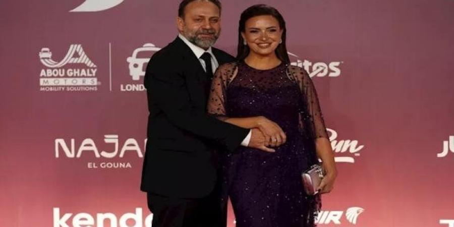 لقطة رومانسية لريهام عبد الغفور وزوجها تخطف الأنظار في افتتاح مهرجان الجونة 2026 - تواصل نيوز