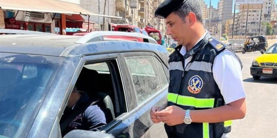 تحرير 742 مخالفة لعدم تركيب الملصق الإلكتروني ورفع 25 سيارة ودراجة نارية متروكة - تواصل نيوز