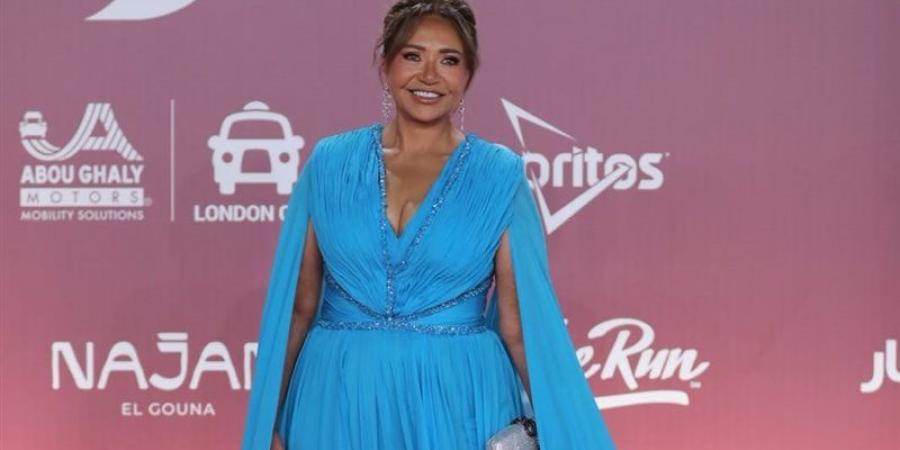 الأحمر والأصفر والأزرق، الألوان المبهجة تخطف الأنظار على ريد كاربت الجونة السينمائي (صور) - تواصل نيوز