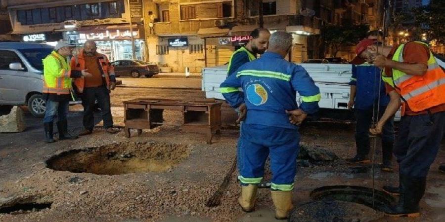 هبوط أرضي بشارع مجد العرب في سيدي بشر بالإسكندرية.. والتحرك لإصلاح تسريب الصرف الصحي - تواصل نيوز