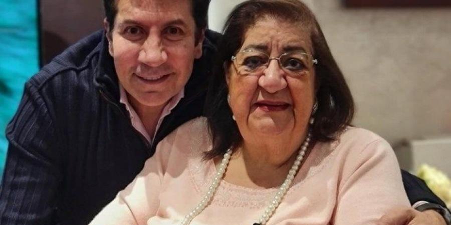 هاني رمزي يروي أصعب لحظات حياته بعد رحيل والدته: «ببكي عليها كل يوم» - تواصل نيوز