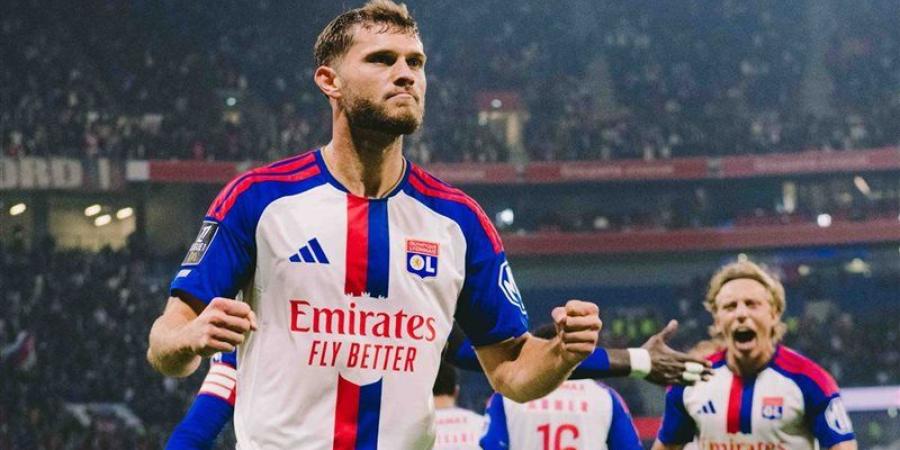 ليون بـ10 لاعبين يفوز على نيس 2-1 في الدوري الفرنسي - تواصل نيوز