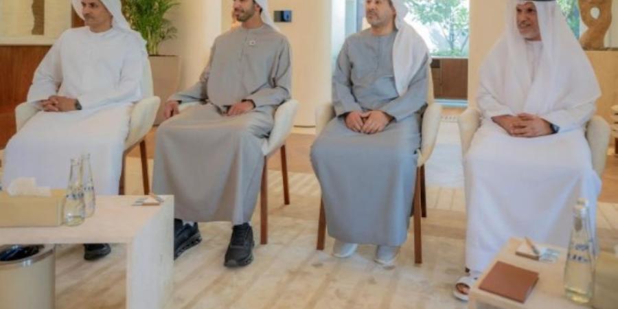وزير الدفاع ونائب رئيس الإمارات يؤكدان أهمية مواصلة التنسيق والتعاون - تواصل نيوز