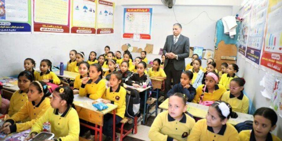 مع انطلاق الاختبارات الشهرية بأكتوبر 2026.. جولة ميدانية لوكيل تعليم الجيزة بمدارس الهرم - تواصل نيوز