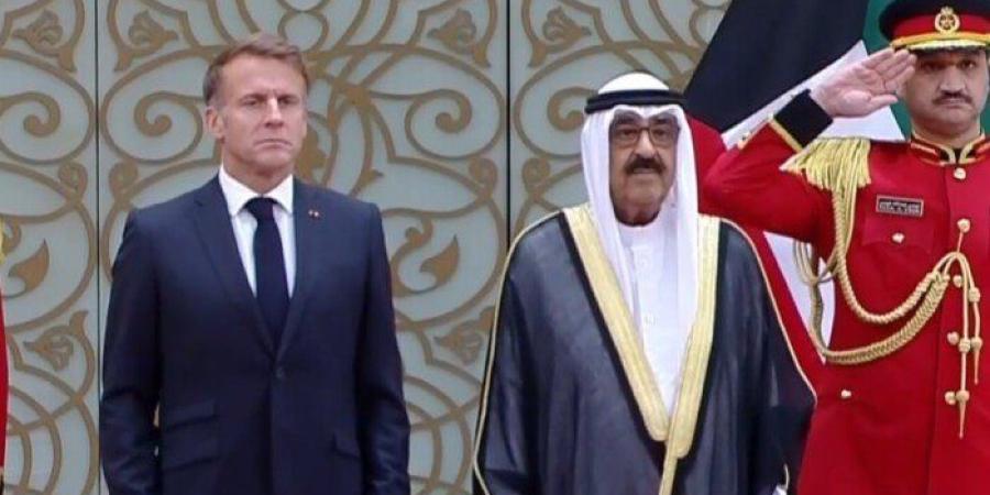 في زيارة رسمية.. الرئيس الفرنسي يصل إلى الكويت - تواصل نيوز