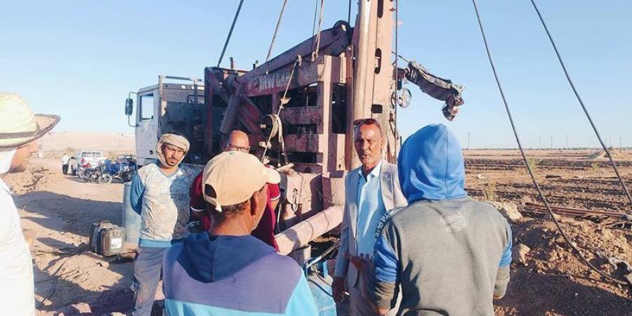 رئيس مركز باريس يتفقد أراضي الدولة بقرى عدن ويراجع تراخيص آبار المياه بالوادي الجديد - تواصل نيوز