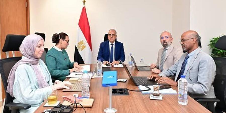 وزير الري يبحث التوسع في تحلية المياه لإنتاج الغذاء وتعزيز الأمن المائي - تواصل نيوز