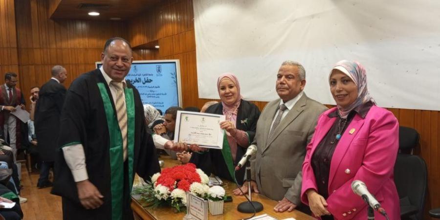 كلية الدراسات الأفريقية العليا بجامعة القاهرة تكرم الباحث نبيل حسن لتفوقه البحثي - تواصل نيوز