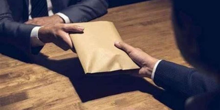اليوم.. محاكمة مديرة بالإسكان وآخرين بتهمة الحصول على رشوة - تواصل نيوز