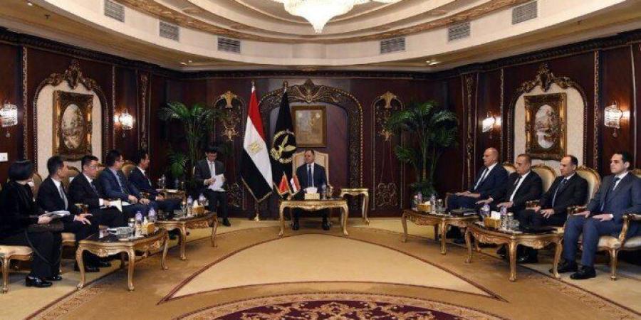 وزير الداخلية يبحث مع نائب وزير الأمن العام الصيني تعزيز التعاون الأمني بين البلدين - تواصل نيوز