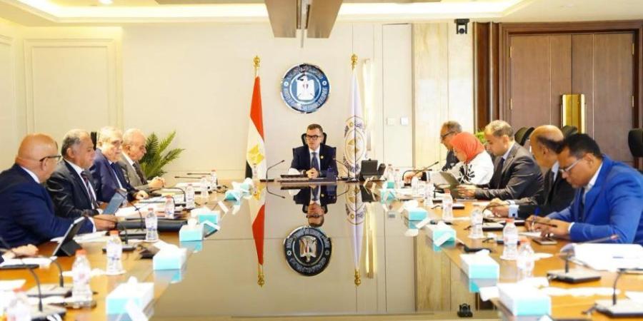 وزير التخطيط يبحث الاستغلال الأمثل لأصول بنك الاستثمار القومي - تواصل نيوز