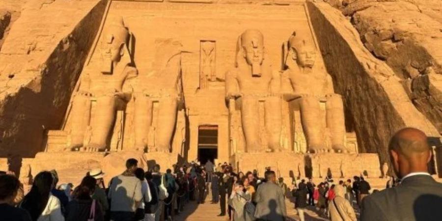 10 بوابات إلكترونية وسيارات كهربائية لاستقبال زوار تعامد الشمس بأبوسمبل - تواصل نيوز