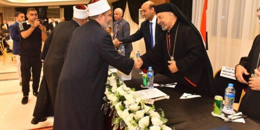 محافظ أسيوط يشارك في «لقاء المحبة» لاستقبال بطريرك الأقباط الكاثوليك - تواصل نيوز