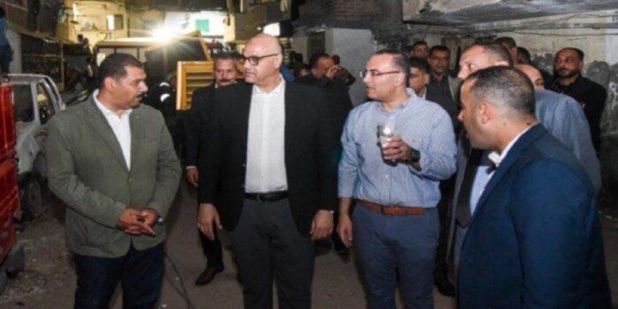 محافظ الإسكندرية ومدير الأمن يتابعان ميدانيًا جهود إنقاذ سكان العقار المنهار - تواصل نيوز