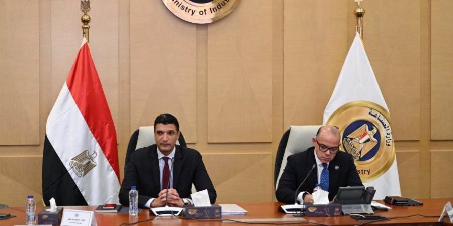 وزيرا الصناعة يبحثان مع منتجي الحديد ومصانع الدرفلة تحديات القطاع وسبل التغلب عليها - تواصل نيوز