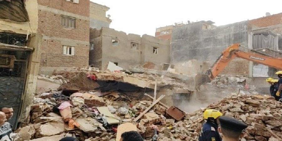 بمعدات ثقيلة.. استمرار البحث عن المفقودين أسفل أنقاض عقار أبو سليمان المنهار بالإسكندرية - تواصل نيوز