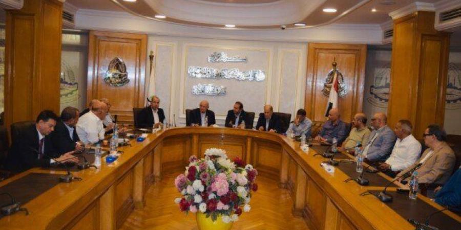 غرفة القاهرة تناقش تحديات القطاعات التجارية ومقترحات تطوير الأداء - تواصل نيوز