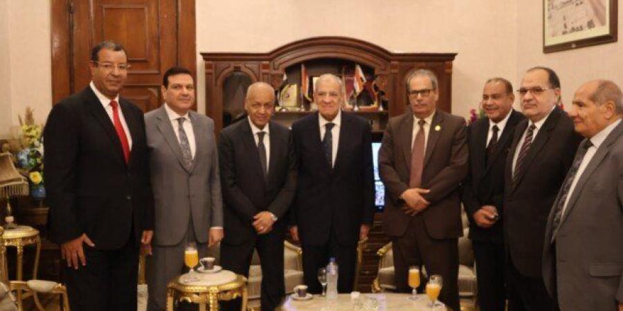 محلب يترأس وفدًا لتهنئة رئيس محكمة استئناف القاهرة - تواصل نيوز