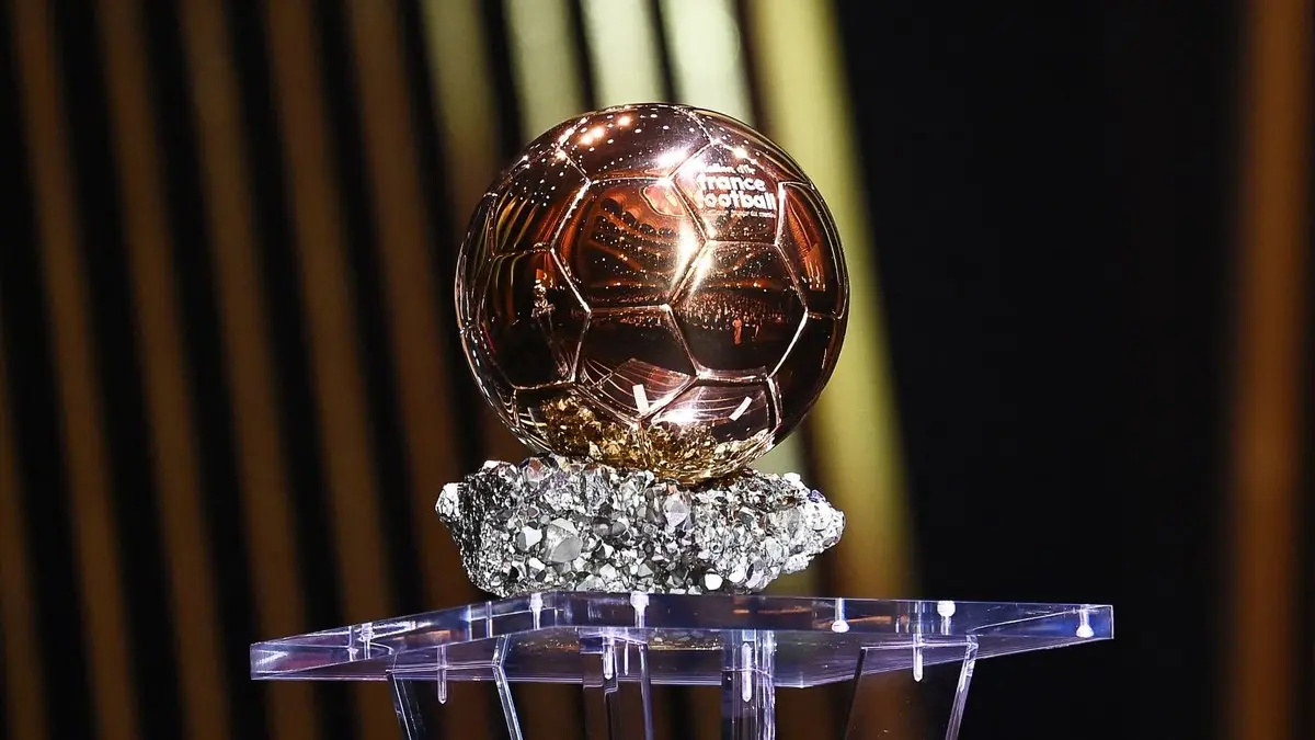 برشلونة يدخل سباق المنافسة مع ليفربول وسان جيرمان لنيل جائزة أفضل فريق