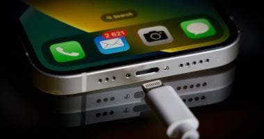 10 عادات يجب التخلي عنها لتحسين أداء بطارية هاتفك