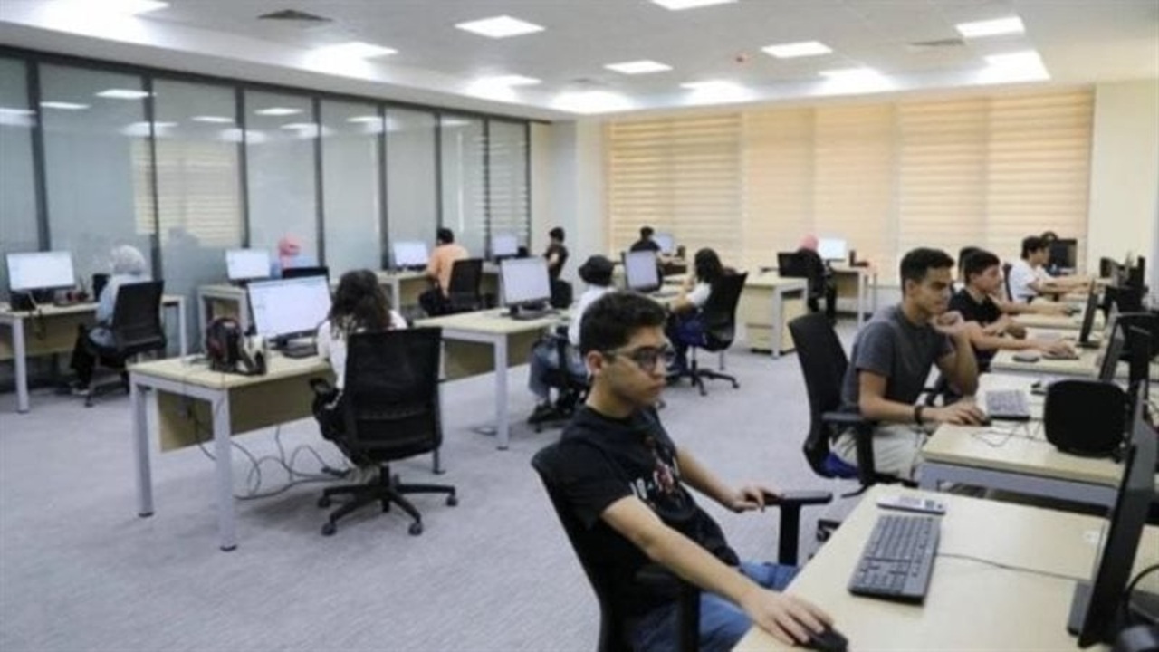 كليات المرحلة الثانية 2025 أدبي.. فرص متنوعة في الجامعات والمعاهد لطلاب الشعب الأدبية بمجاميع متوسطة