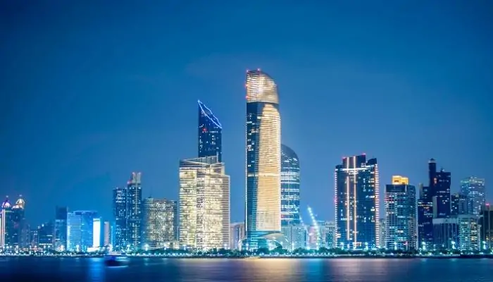 الإمارات تتربع على عرش وجهات الهجرة عالمياً بفضل الإقامة الذهبية التي تستقطب البريطانيين