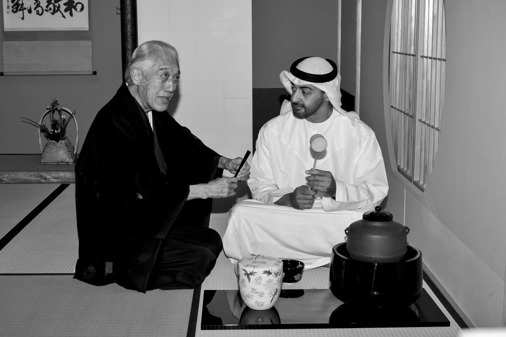 محمد بن زايد ينعى الدكتور جنشيتسو سن: رائد تعزيز التبادل الثقافي بين الإمارات واليابان