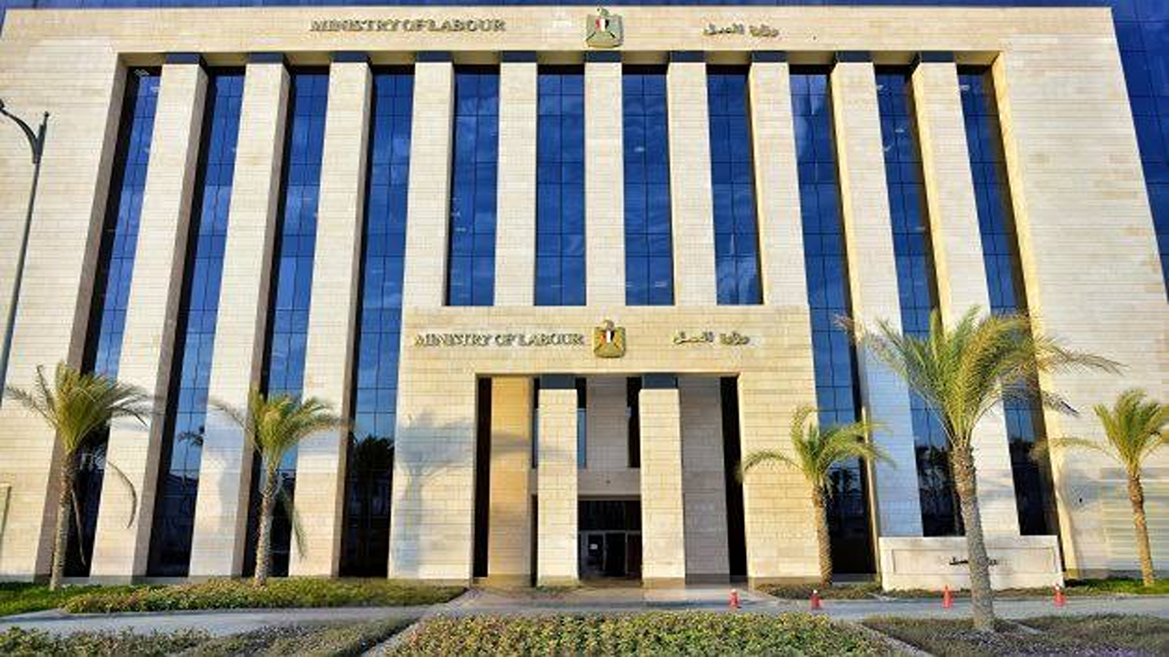 مفاجأة للعمال.. ضوابط الإجازات السنوية للعاملين في القطاعين العام والخاص طبقا لقانون العمل الجديد