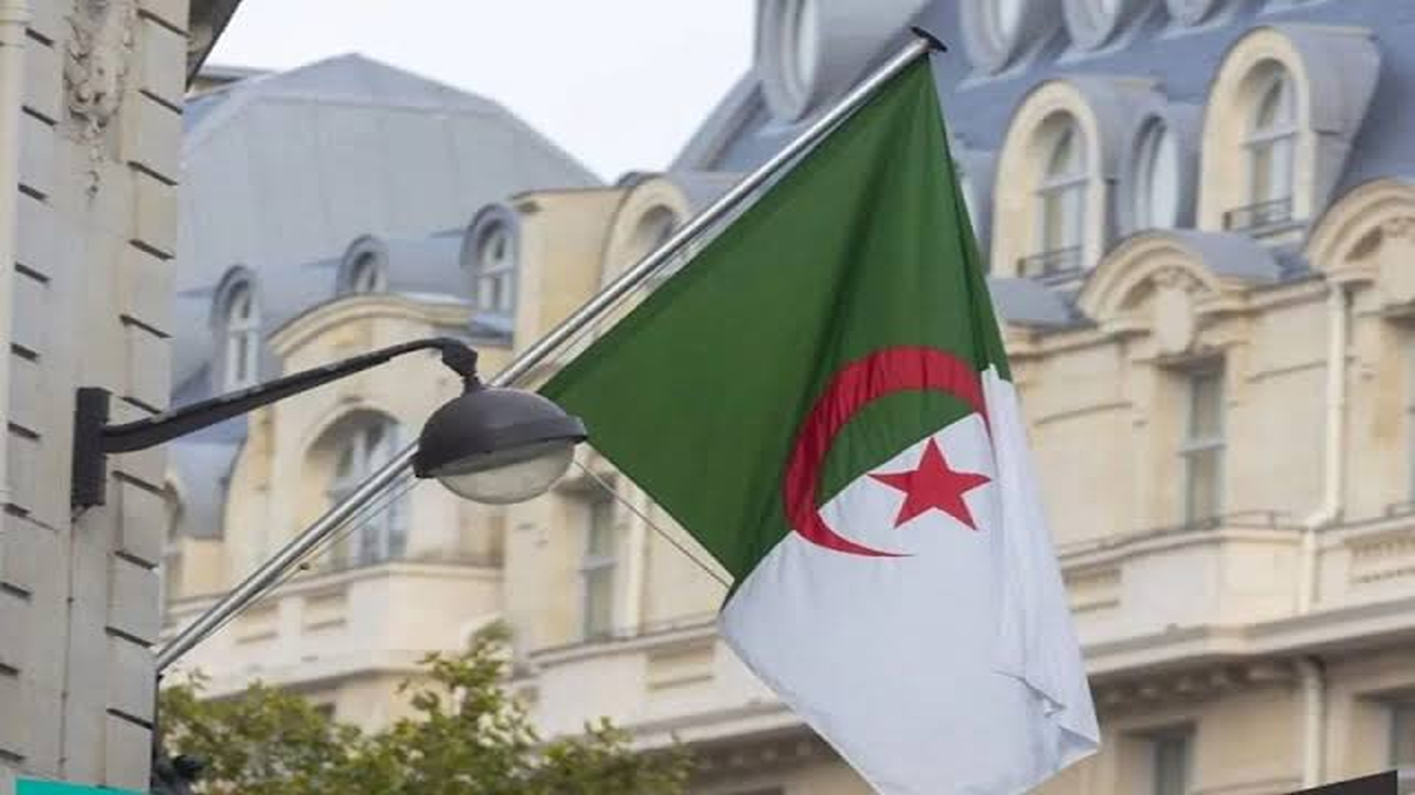 “قرار مفاجئ” يُغيّر حسابات التقاعد.. رفع سن التقاعد الجديد للمتقاعدين في الجزائر 2025 وتعديلات قانون التقاعد للنساء والرجال
