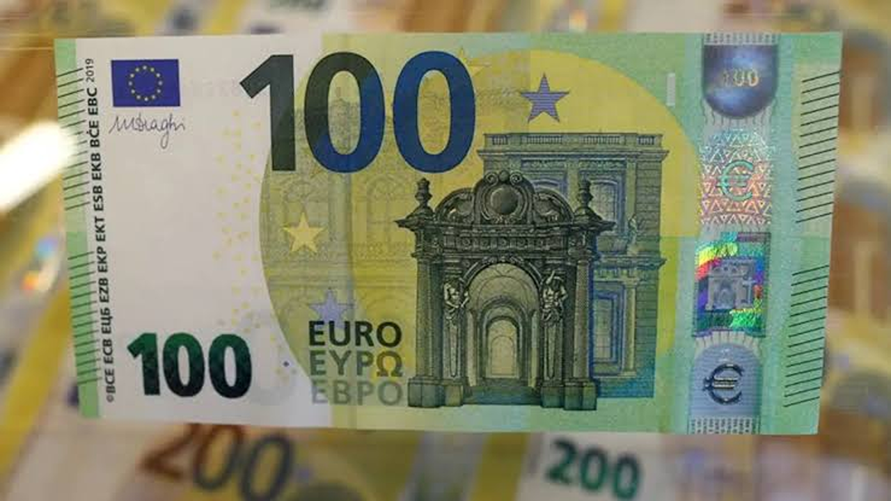 تحديث يومي”.. سعر 100 يورو بالدينار الجزائري في السوق السوداء وأحدث تحركات الأسعار اليوم