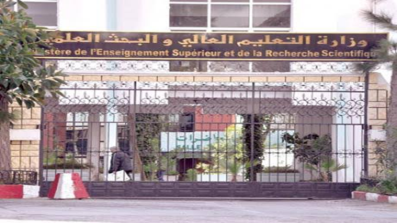 رزنامة الدخول الجامعي 2025/2026 في الجزائر.. مواعيد التحاق الأساتذة وانطلاق الدراسة