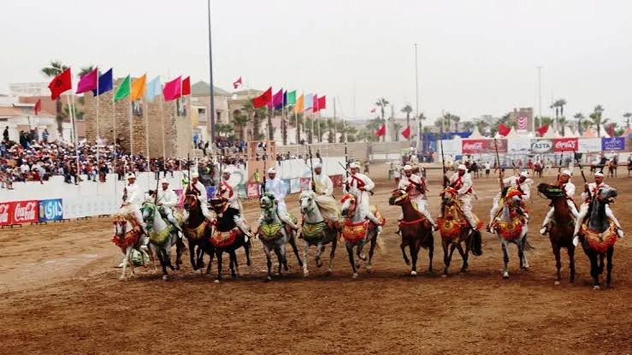 موسم مولاي عبد الله 2025… احتفال تراثي ضخم يجمع بين التبوريدة والفنون الشعبية