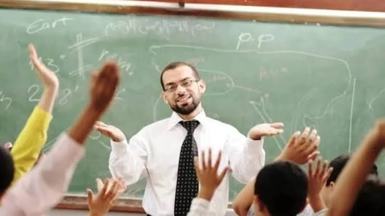 الدليل التنظيمي لوظيفة مساعد معلم في مدارس التعليم العام ودوره المحوري في دعم المعلمين
