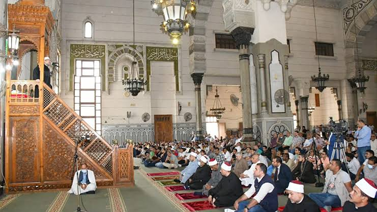 إعلاء قيمة السعي والعمل في بناء الذات ونهضة الأمم.. محور خطبة الجمعة القادمة