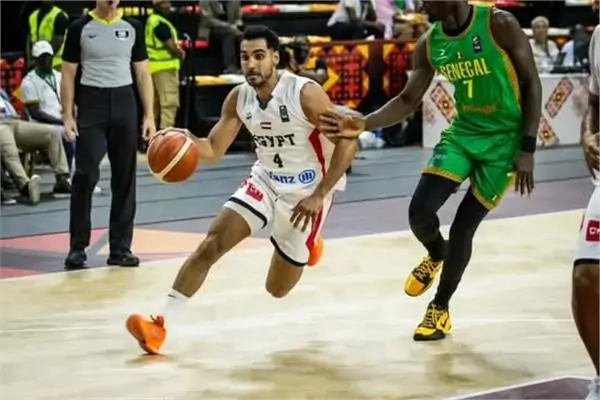 منتخب مصر يتألق ويتجاوز السنغال ليتصدر المجموعة الرابعة في بطولة الأفروباسكت