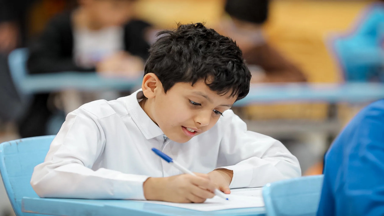 جديد.. موعد الطابور الصباحي للعام الدراسي 1447-2025 في السعودية وأوقات الاصطفاف الرسمية