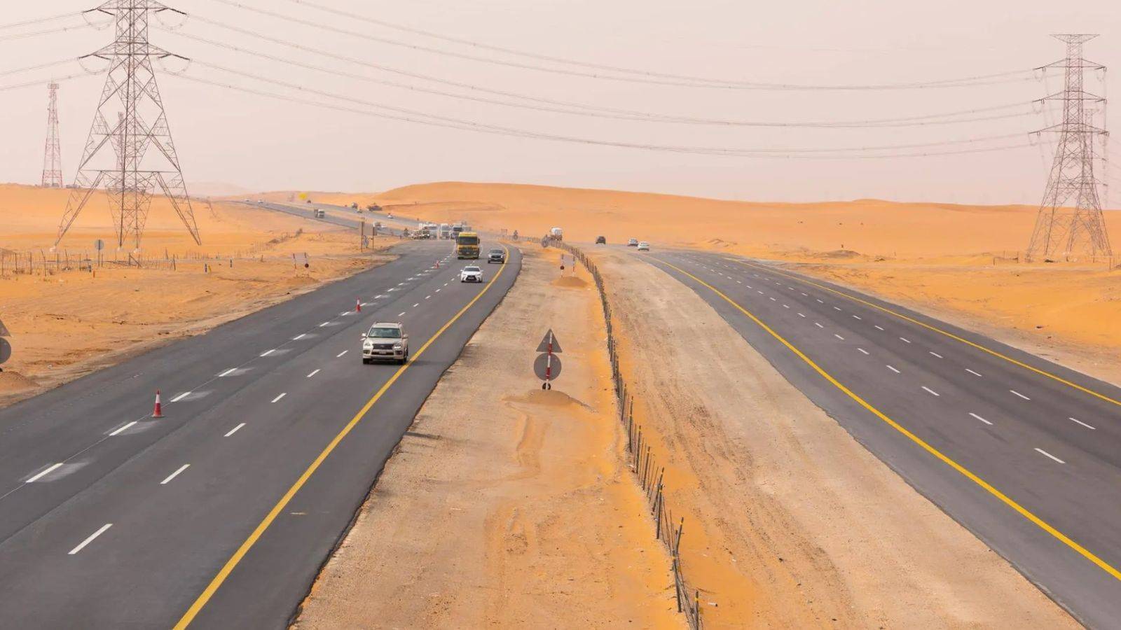 السعودية تُعتمد لأول مرة تقنية الخرسانة المدموكة في طرق الشاحنات اللوجستية