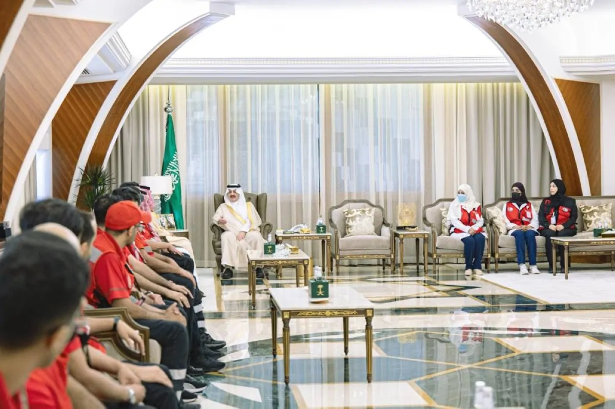 أمير الشرقية يسلط الضوء على إنجازات متميزي الهلال الأحمر في المنطقة