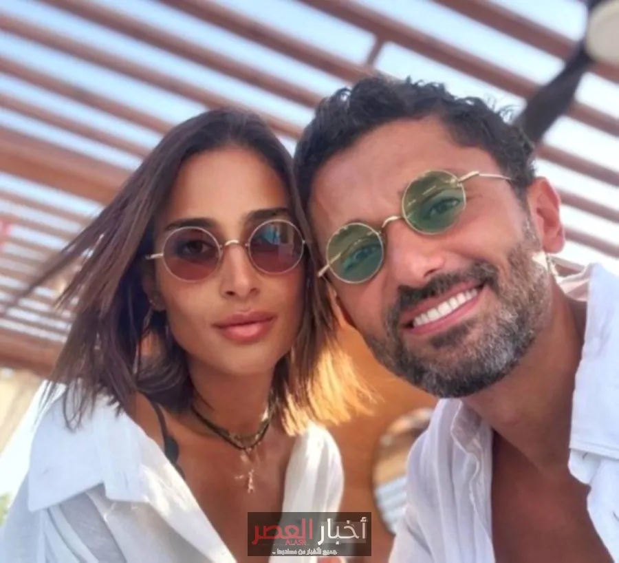 كريم محمود عبدالعزيز يكشف حقيقة انفصاله عن زوجته من خلال صورة جديدة