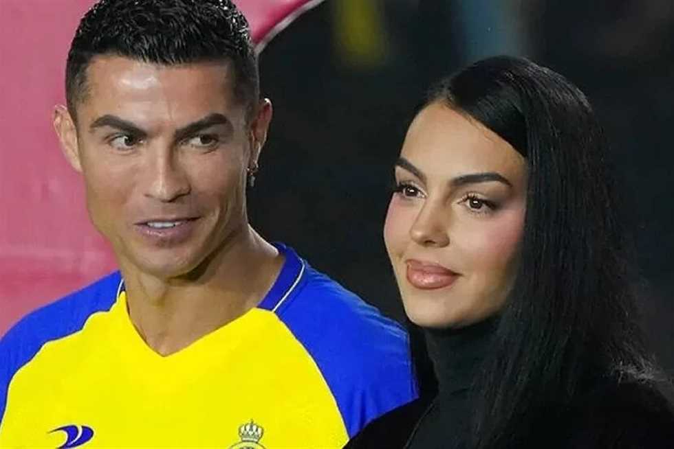 جيورجينا: وشم دعاء بالعربية على يدها تعبيرًا عن حبها للسعودية، أفضل قرار اتخذه رونالدو