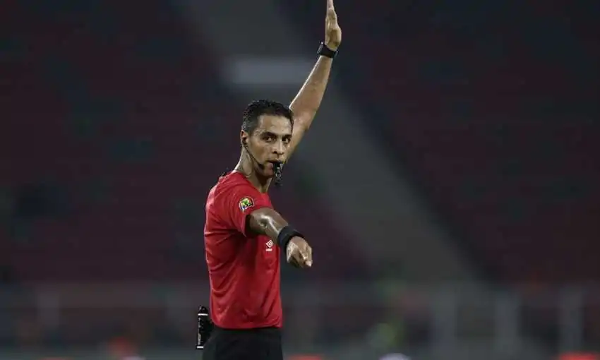 طاقم حكام مصري يقود مباراة كينيا وجامبيا في تصفيات كأس العالم