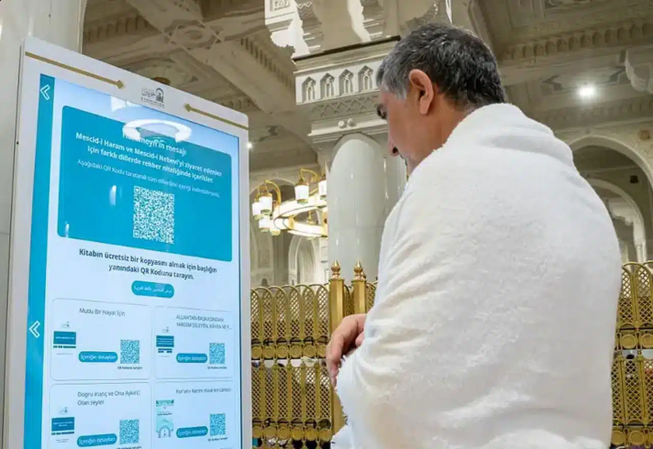 السعودية تطلق شاشات ذكية مبتكرة لتعزيز تجربة المعتمرين