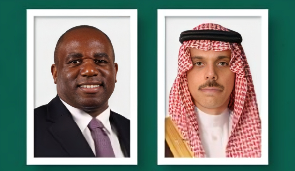 وزير الخارجية يناقش مع نظيره البريطاني آخر مستجدات الأوضاع في غزة