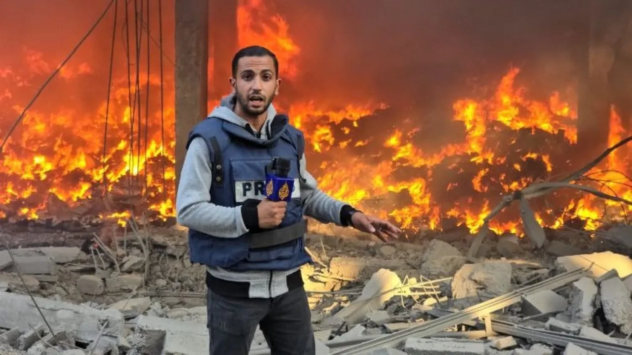 شهيد يودع شهيد ويدفنه شهيد – أول تعليق من وائل الدحدوح علي استشهاد الصحفيين أنس الشريف ومحمد قريقع