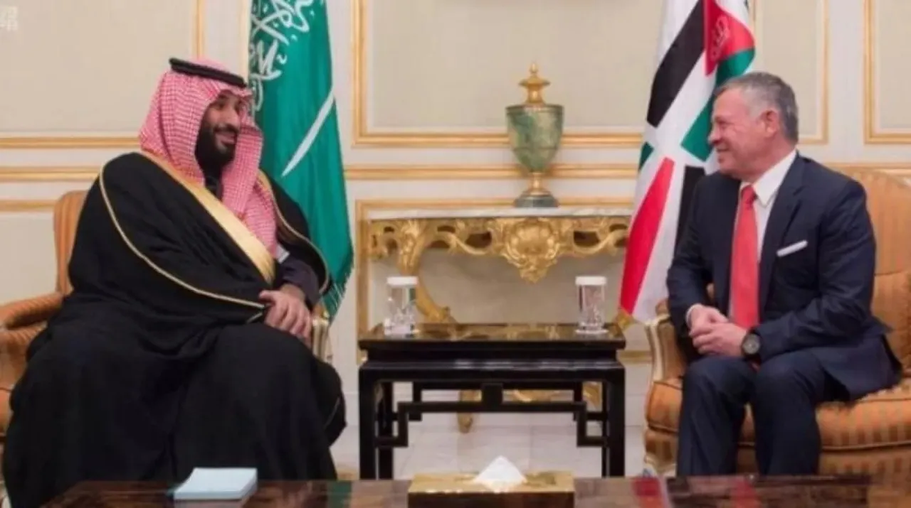 الملك وولي العهد يجتمعان في نيوم لبحث العلاقات الثنائية والتطورات الإقليمية