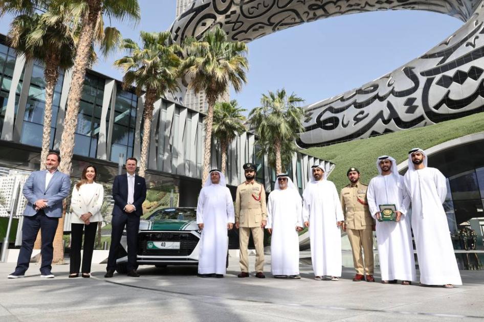 شرطة دبي تضيف سيارة أودي RS7 بيرفورمانس الجديدة إلى أسطولها لتعزيز القدرات الأمنية