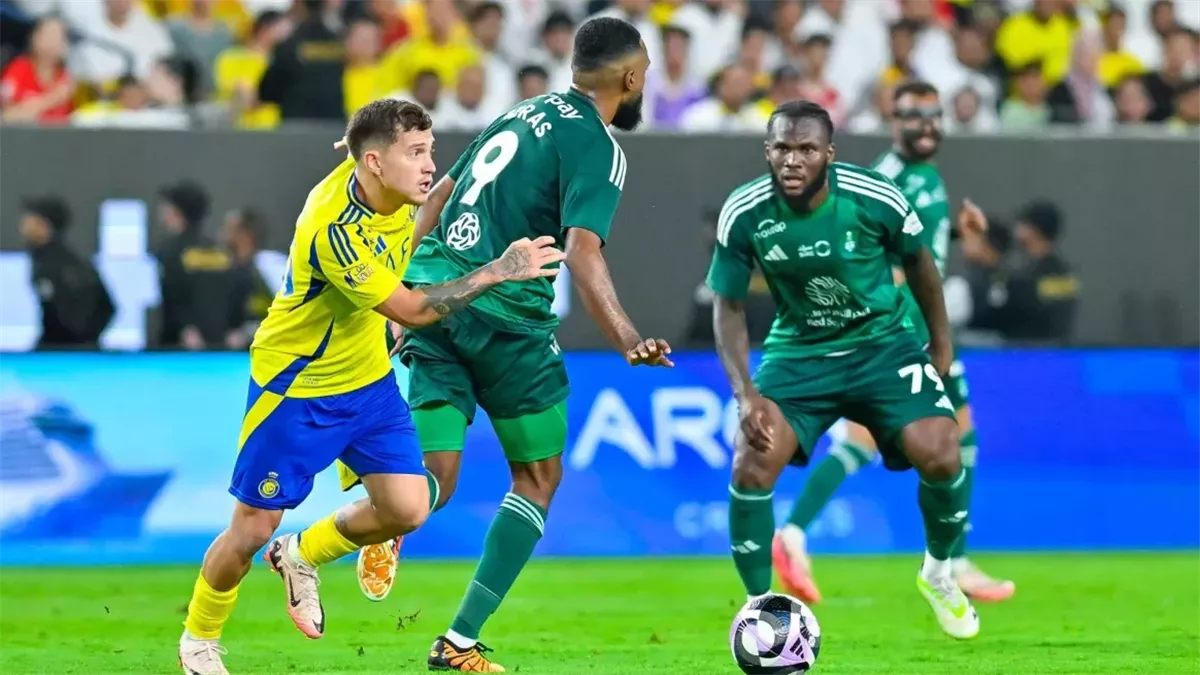 تحرك حكومي: جدل تحكيمي يسبق نهائي السوبر السعودي بين الأهلي والنصر